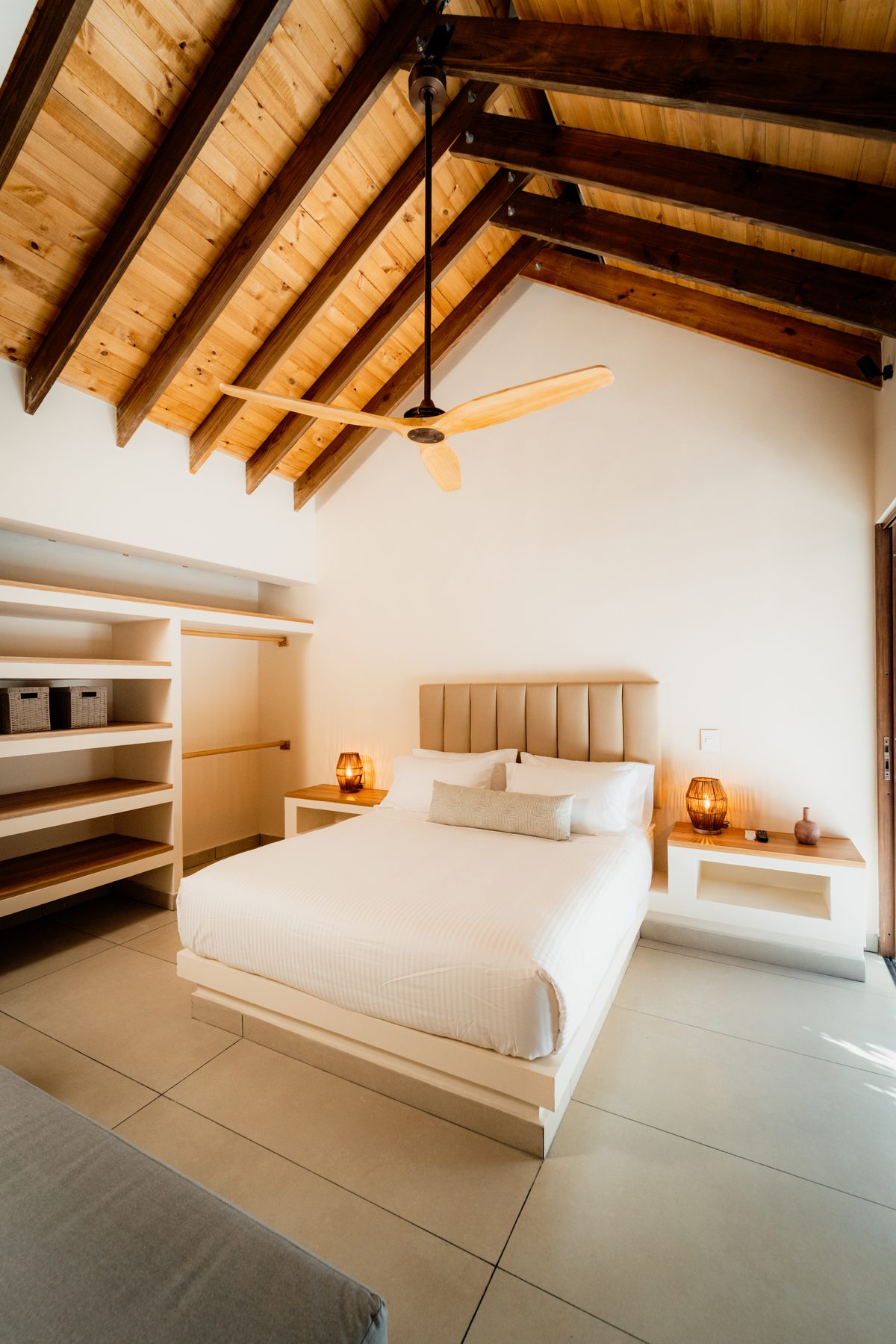Vista interior de la villa modelo ECÓA Nilo operada por oxoHotel